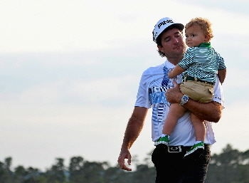 bubba-watson-celebrated-winning-the-masters-with-his-son-on-the-18th-green